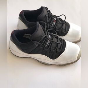 Jordan 11 Retro Low Tuxedo size 6.5Y